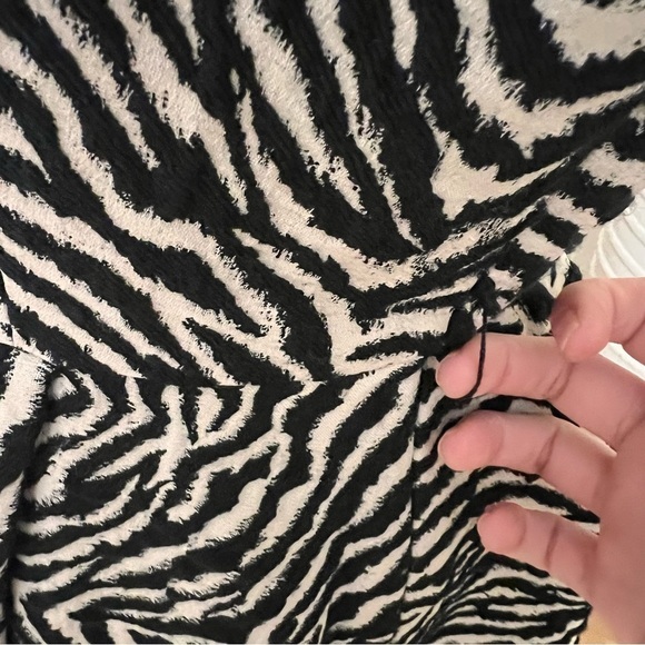 CAROLINA HERRERA Wool Blend Zebra Print Cocktail Dress Size 8 - Picture 2 of 15